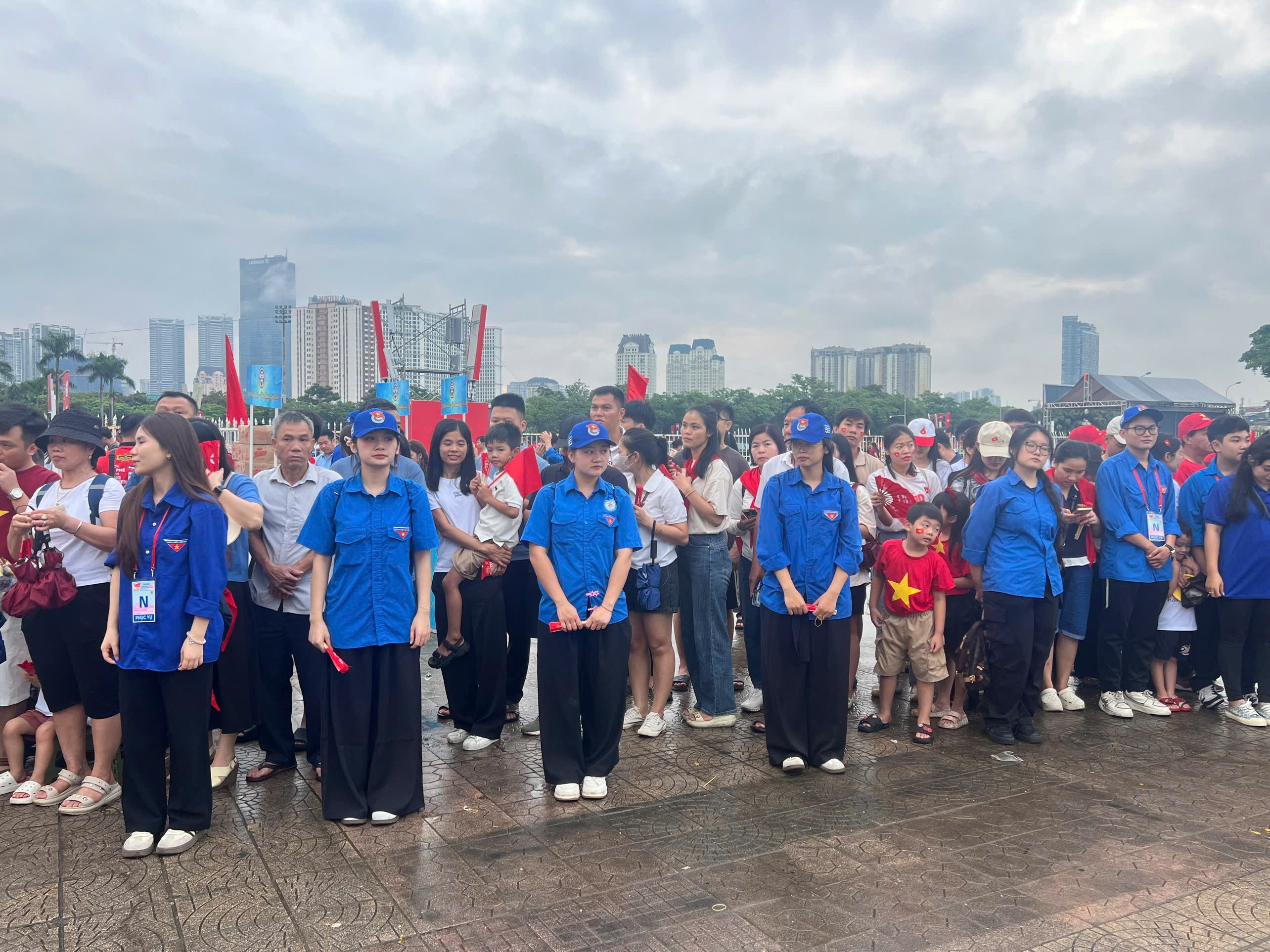 Sân vận động Mỹ Đình rộn ràng tiếng pháo lễ ngày tổng duyệt