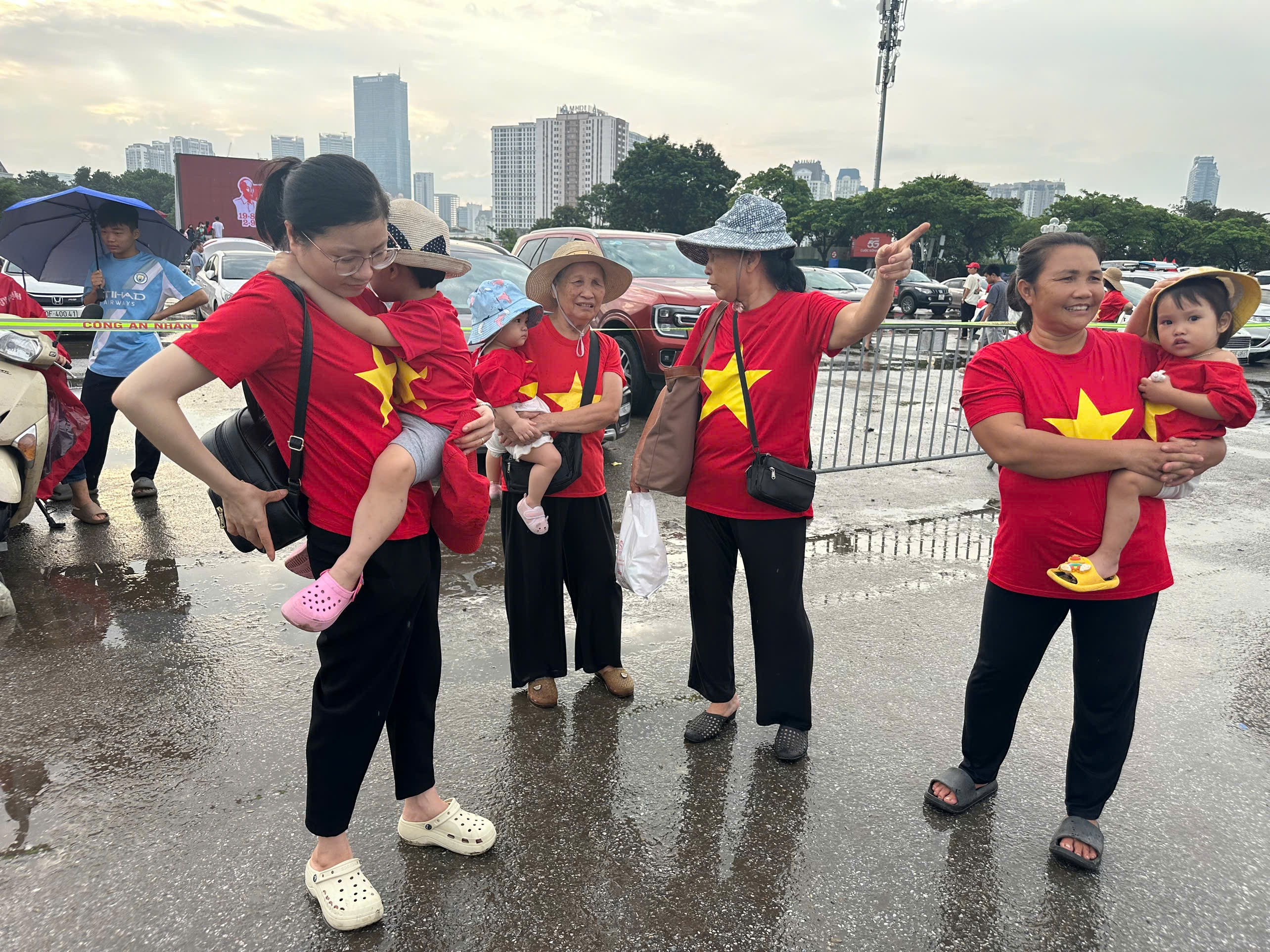 Sân vận động Mỹ Đình rộn ràng tiếng pháo lễ ngày tổng duyệt