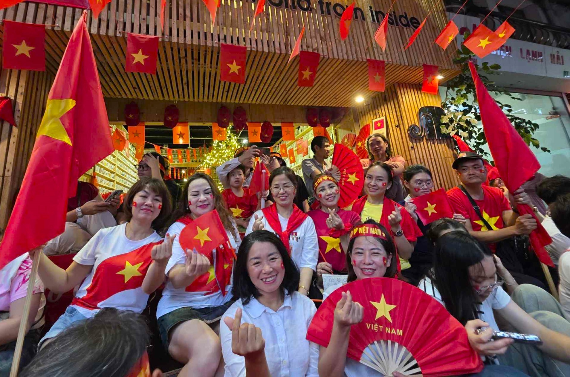 Hồ Gươm rợp sắc cờ hoa trong lễ tổng duyệt diễu binh, diễu hành mừng Quốc khánh