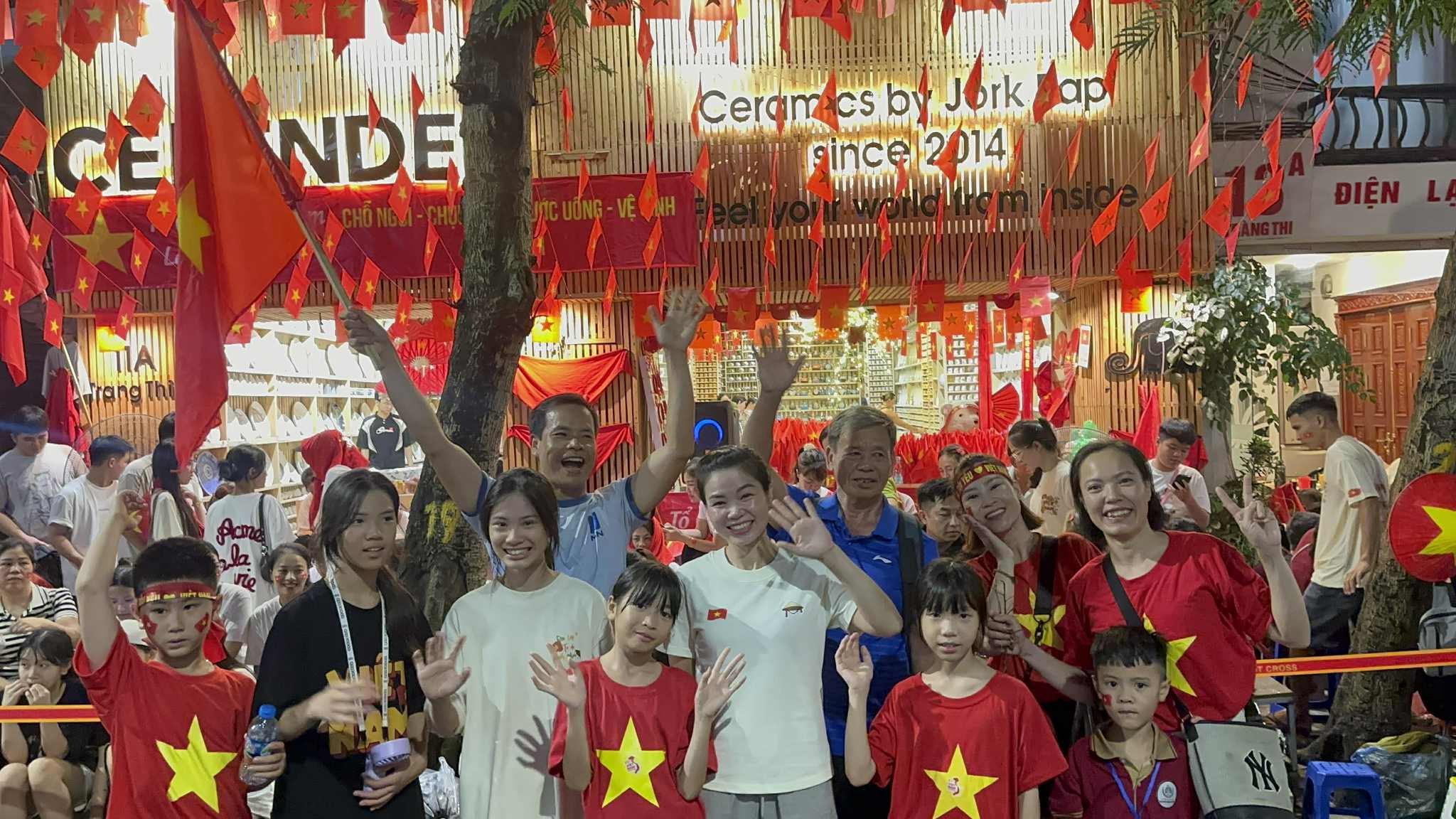 Hồ Gươm rợp sắc cờ hoa trong lễ tổng duyệt diễu binh, diễu hành mừng Quốc khánh