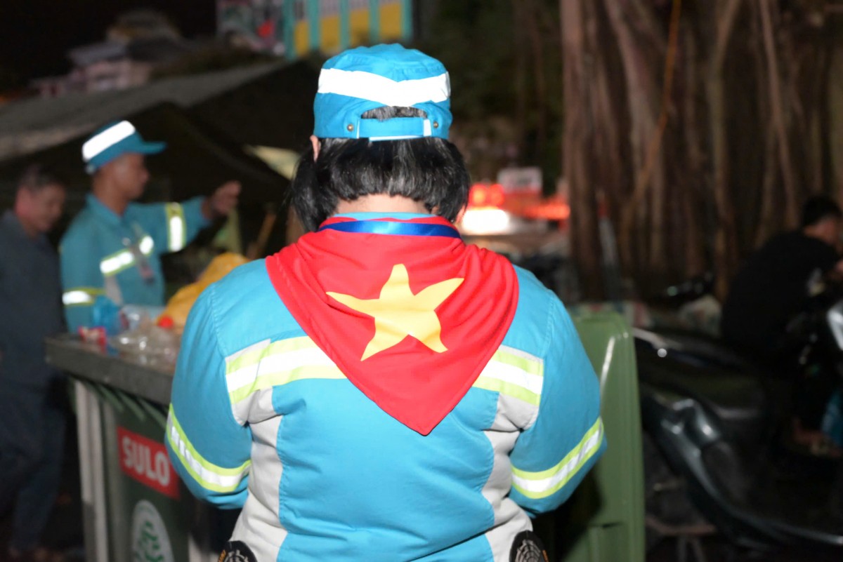 Những “chiến sĩ áo xanh” thầm lặng phục vụ A80