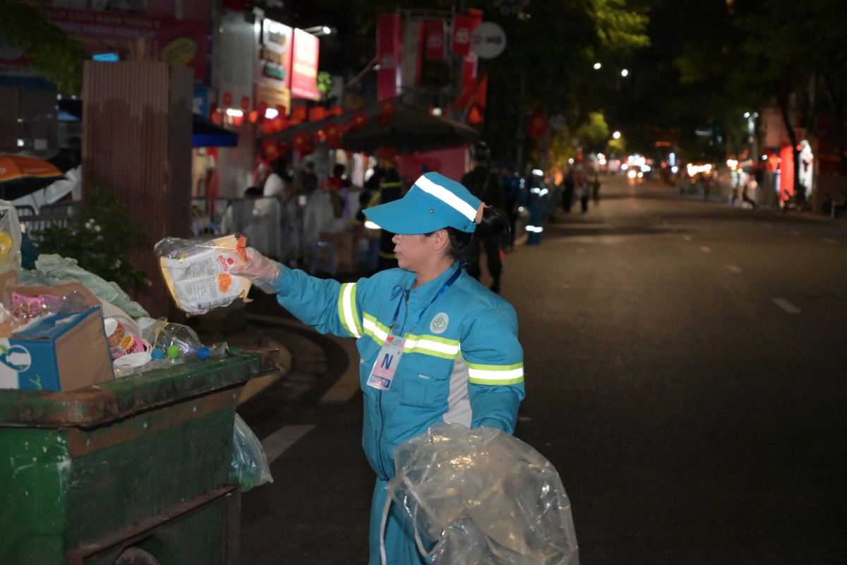 Những “chiến sĩ áo xanh” thầm lặng phục vụ A80