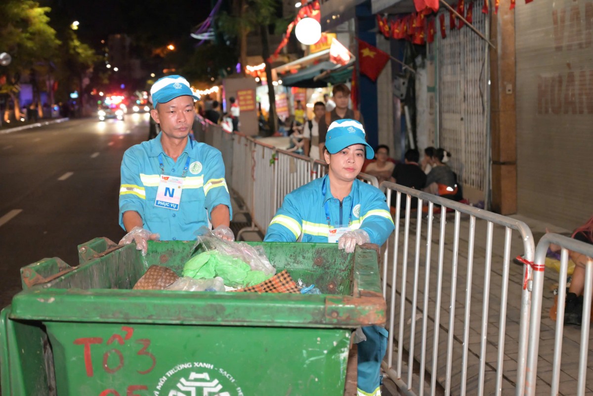 Những “chiến sĩ áo xanh” thầm lặng phục vụ A80