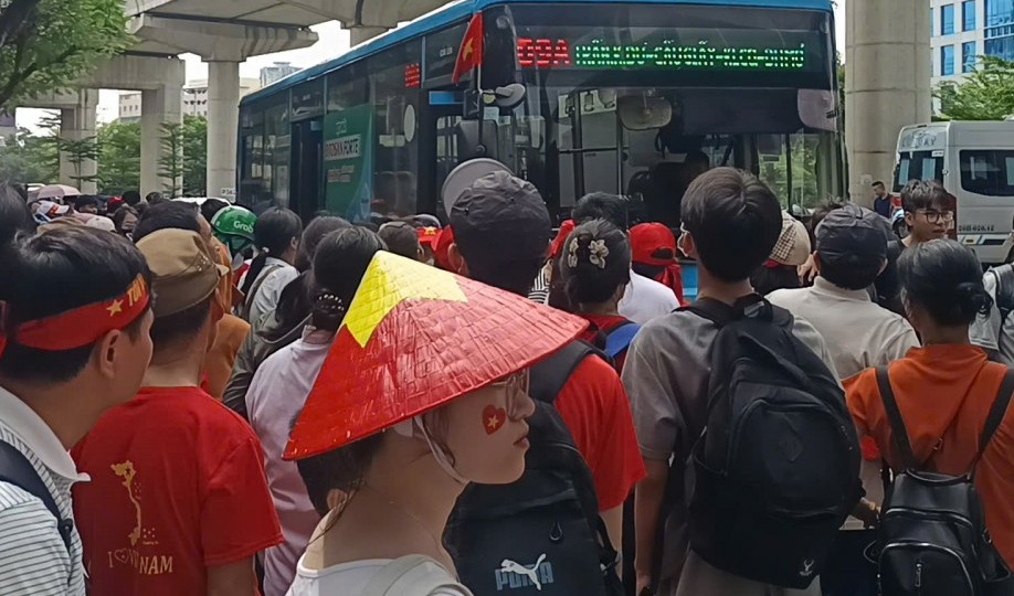 Xe buýt và metro tăng chuyến, chạy xuyên đêm phục vụ Lễ diễu binh, diễu hành