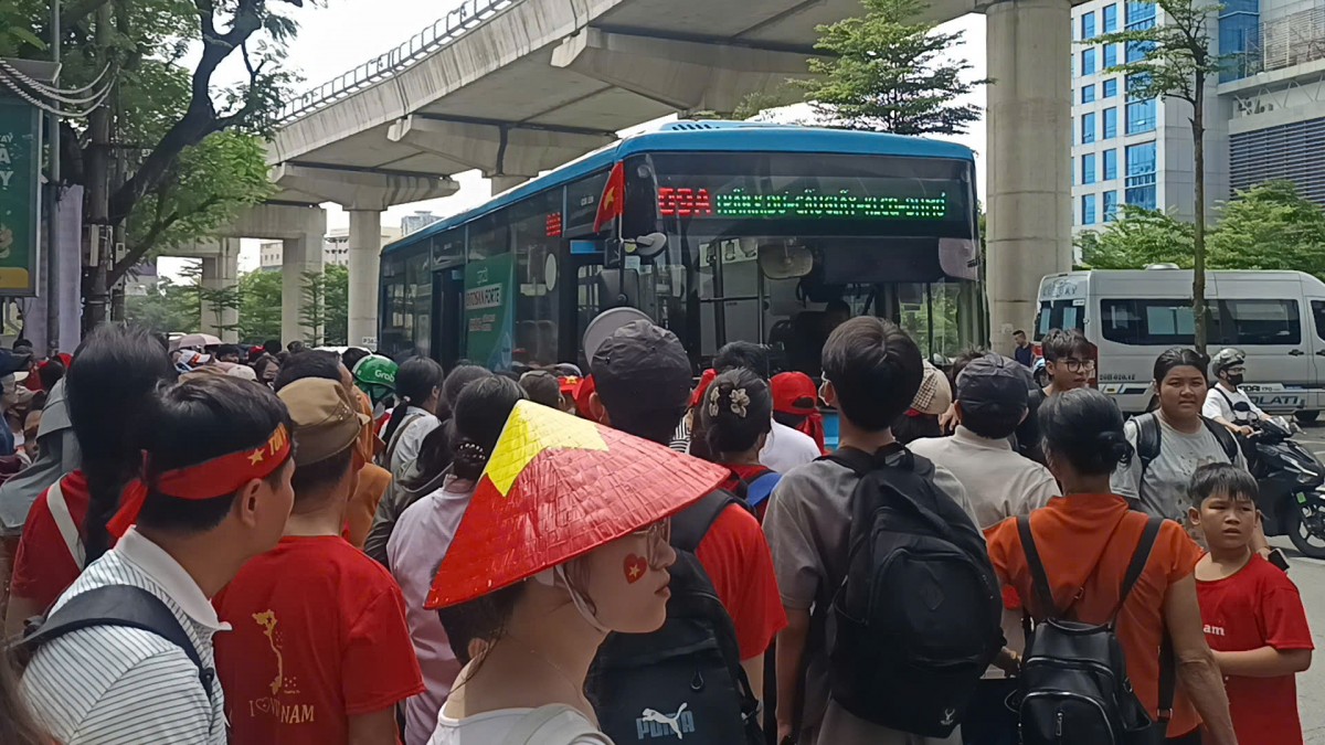 Xe buýt và metro tăng chuyến, chạy xuyên đêm phục vụ Lễ diễu binh, diễu hành Xe buýt và metro tăng chuyến, chạy xuyên đêm phục vụ Lễ diễu binh, diễu hành