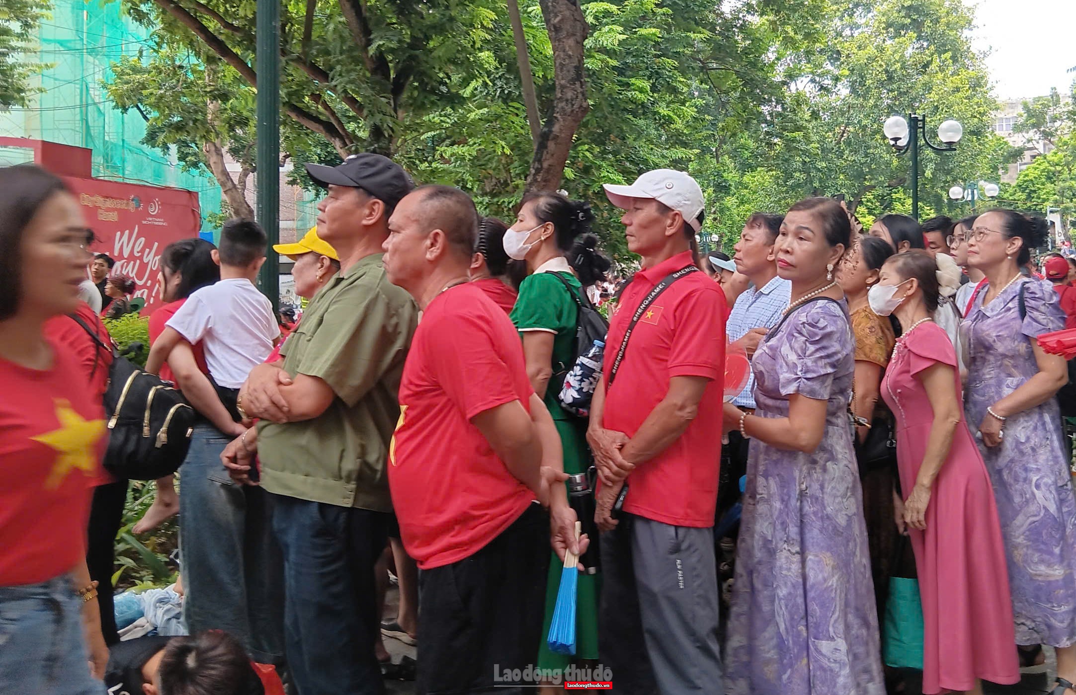 Công dân nhận quà Tết độc lập qua tài khoản hoặc trực tiếp Công dân nhận quà Tết độc lập qua tài khoản hoặc trực tiếp