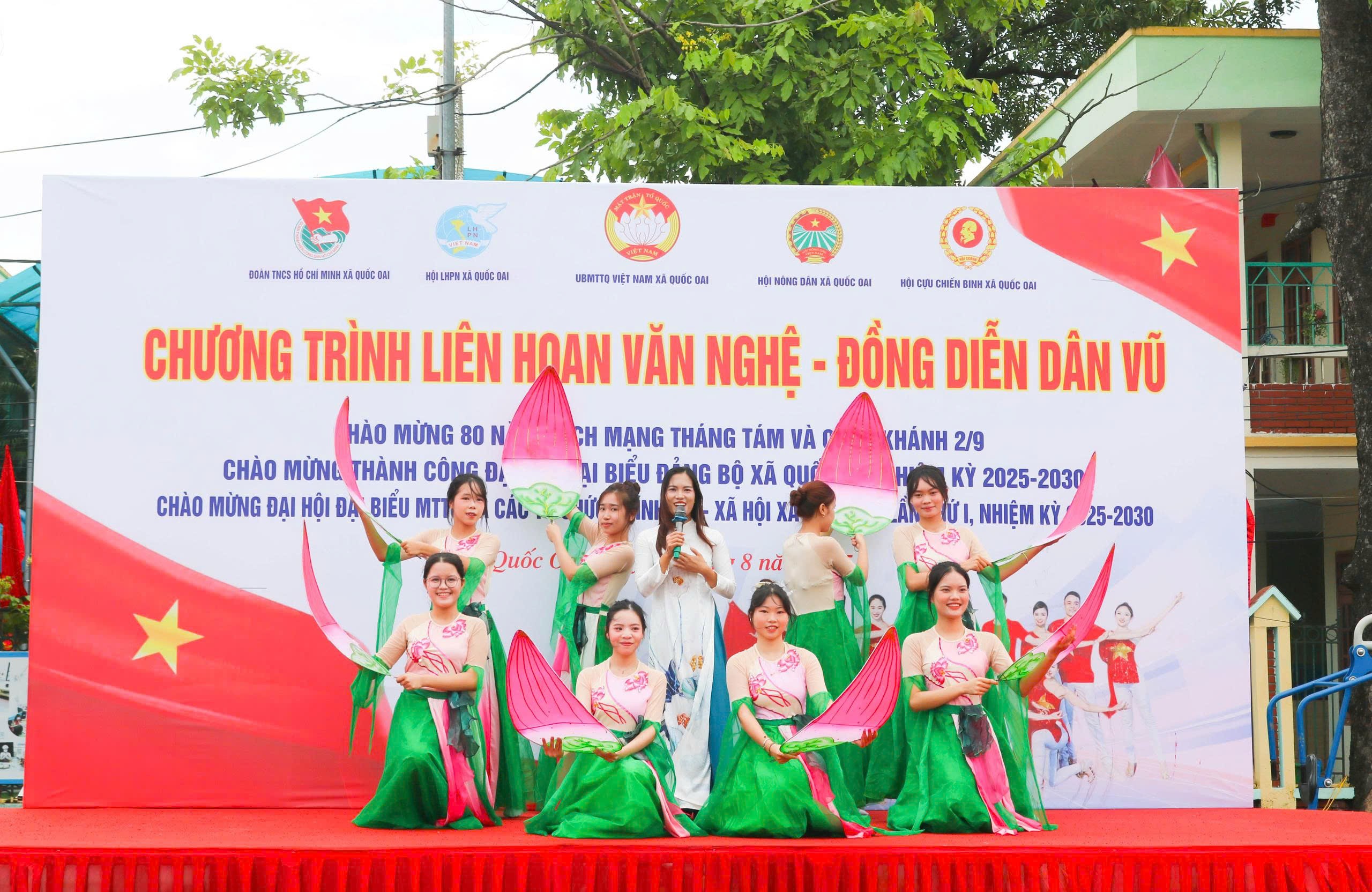 xã Quốc Oai đồng diễn Quốc Oai: Liên hoan văn nghệ quần chúng và đồng diễn dân vũ chào mừng đại lễ 2/9