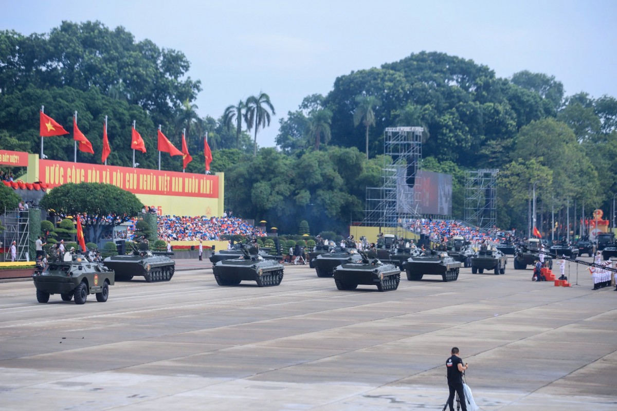 Dàn Khí Tài Hiện Đại Phô Diễn Sức Mạnh Trên Quảng Trường Ba Đình Dàn Khí Tài Hiện Đại Phô Diễn Sức Mạnh Trên Quảng Trường Ba Đình