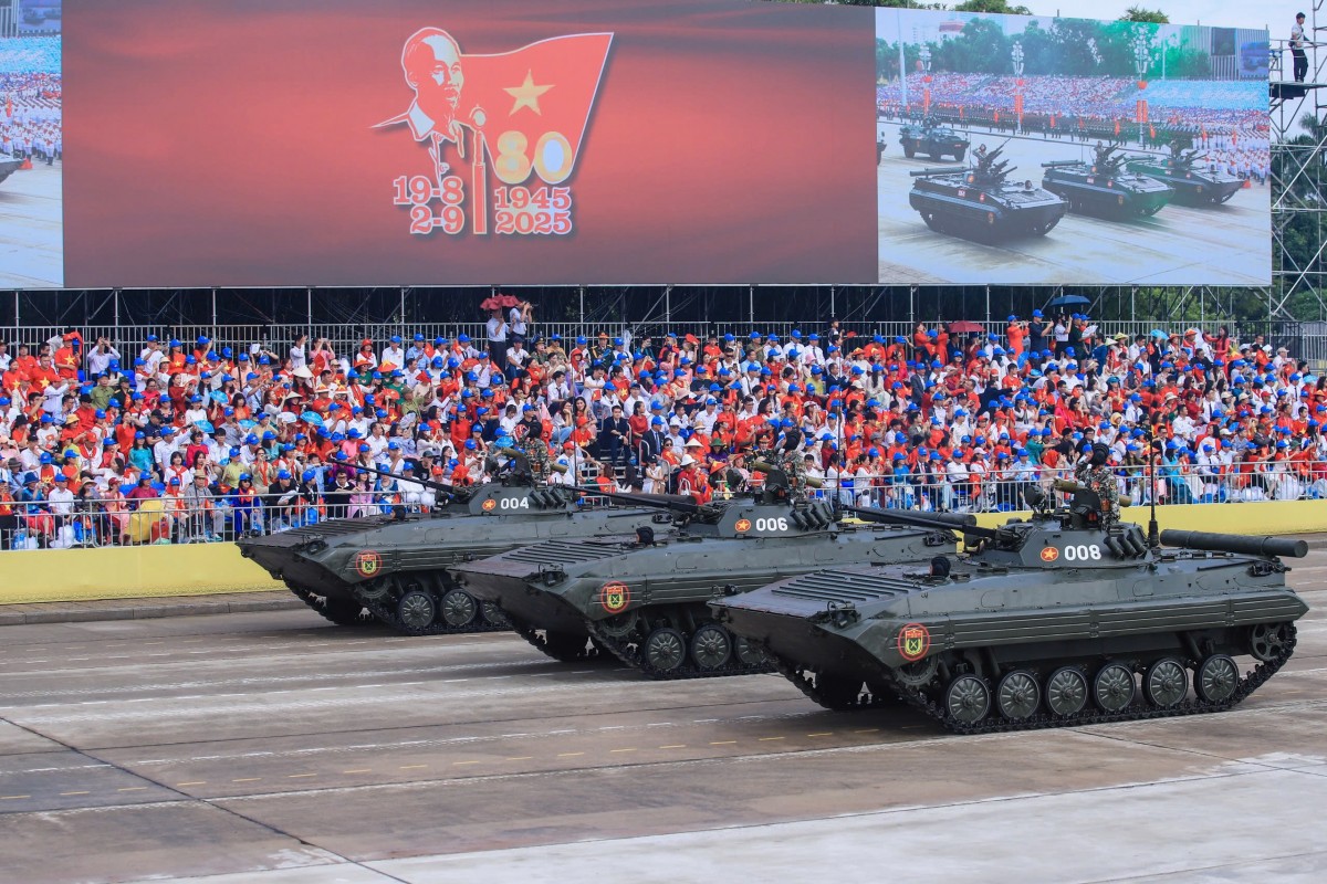 Dàn Khí Tài Hiện Đại Phô Diễn Sức Mạnh Trên Quảng Trường Ba Đình Dàn Khí Tài Hiện Đại Phô Diễn Sức Mạnh Trên Quảng Trường Ba Đình