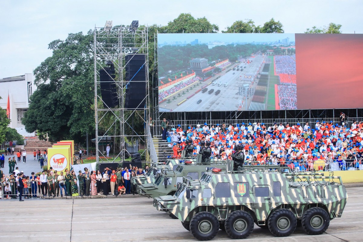 Dàn Khí Tài Hiện Đại Phô Diễn Sức Mạnh Trên Quảng Trường Ba Đình Dàn Khí Tài Hiện Đại Phô Diễn Sức Mạnh Trên Quảng Trường Ba Đình