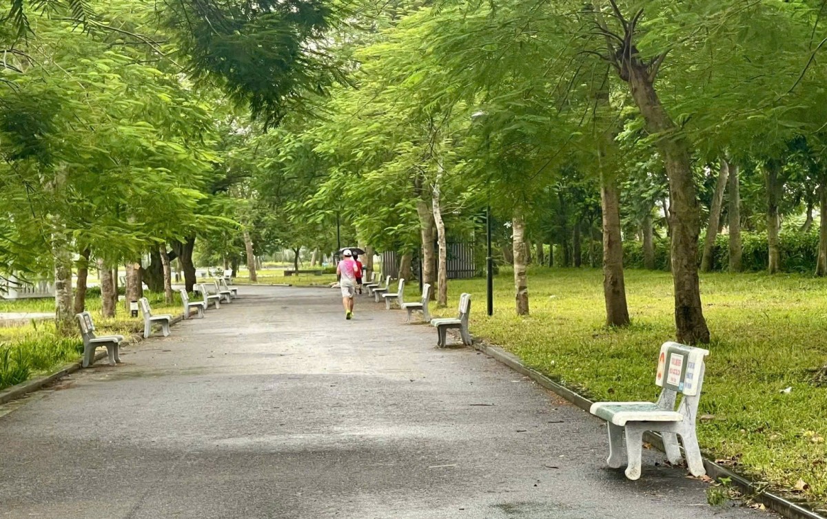 Phường Việt Hưng: Gắn biển công trình Ghế đá “Đại đoàn kết” tại Công viên Long Biên Phường Việt Hưng: Gắn biển công trình Ghế đá “Đại đoàn kết” tại Công viên Long Biên