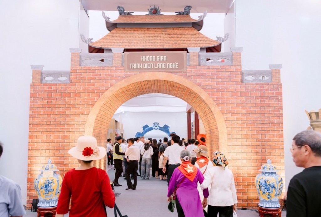 Hàng nghìn du khách tới tham quan, trải nghiệm Không gian Truyền thống và Sáng tạo Hà Nội dịp 2/9 Hàng nghìn du khách tới tham quan, trải nghiệm Không gian Truyền thống và Sáng tạo Hà Nội dịp 2/9