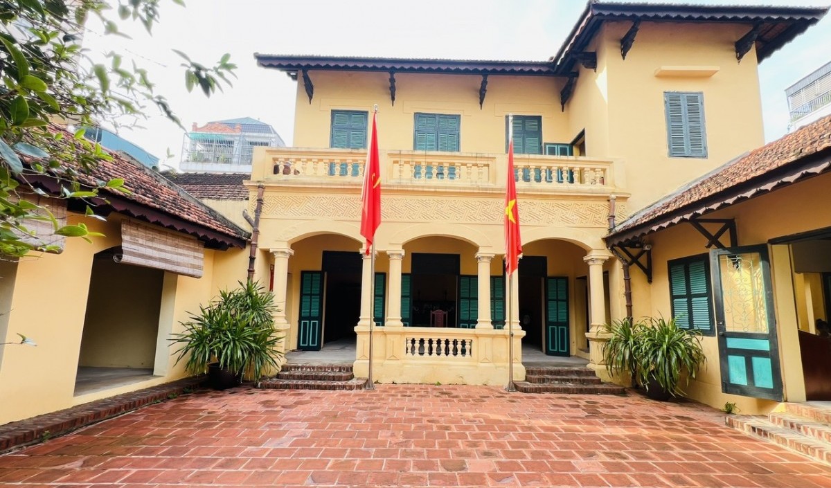 Thăm ngôi nhà cổ, nơi Bác Hồ viết “Lời kêu gọi toàn quốc kháng chiến”