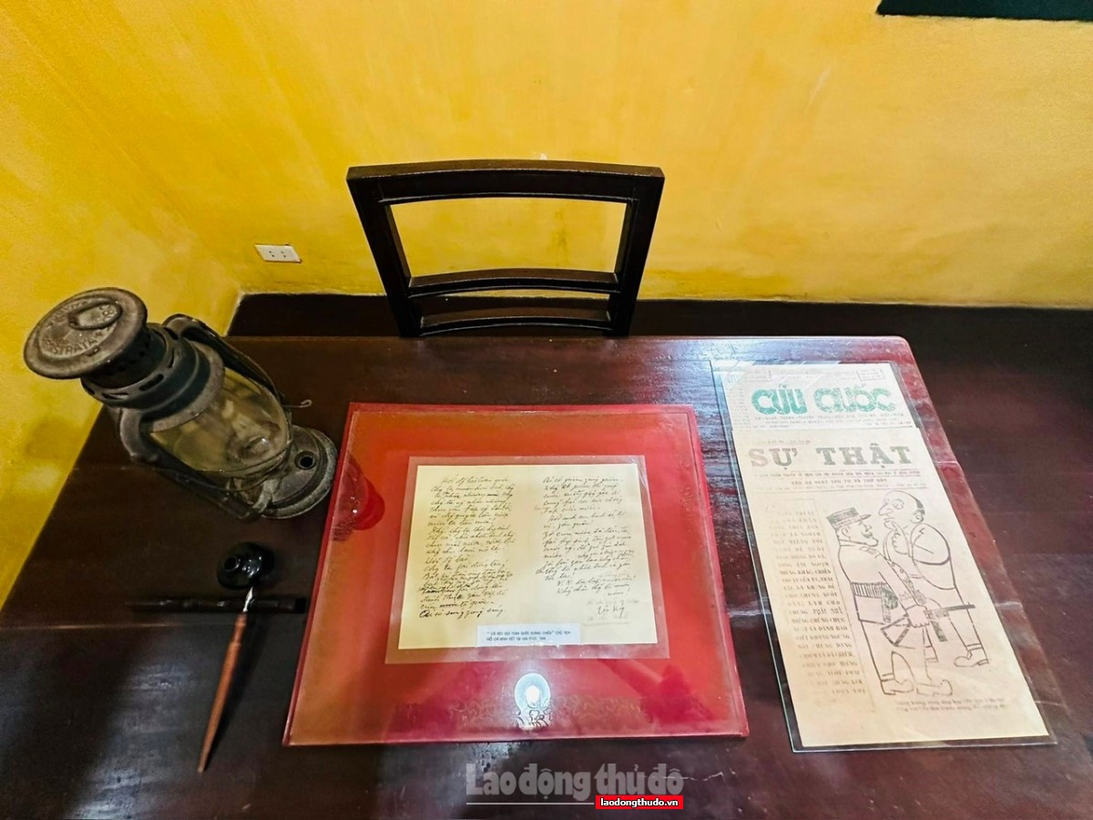 Thăm ngôi nhà cổ, nơi Bác Hồ viết “Lời kêu gọi toàn quốc kháng chiến” Thăm ngôi nhà cổ, nơi Bác Hồ viết “Lời kêu gọi toàn quốc kháng chiến”