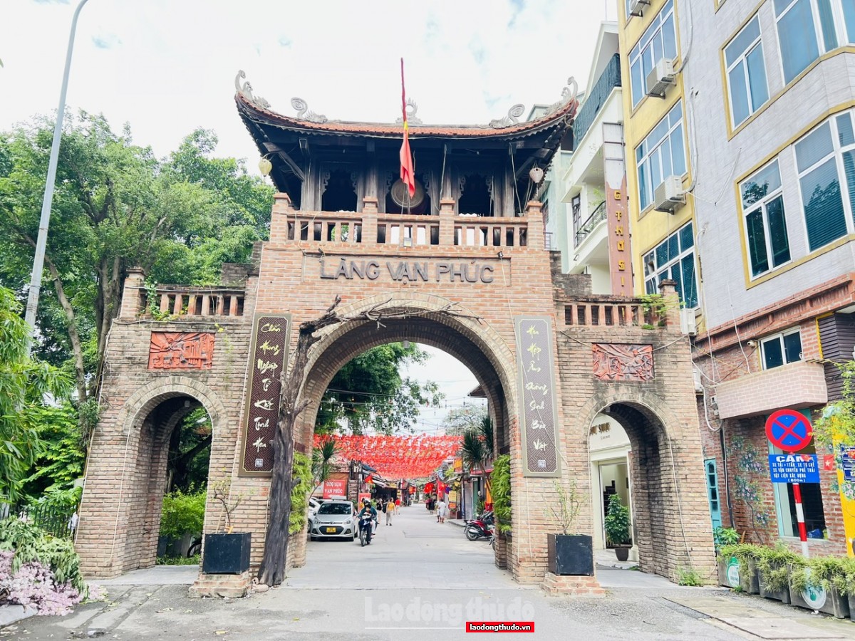 Tháng Tám đến Vạn Phúc, lặng nghe lời Người vọng mãi