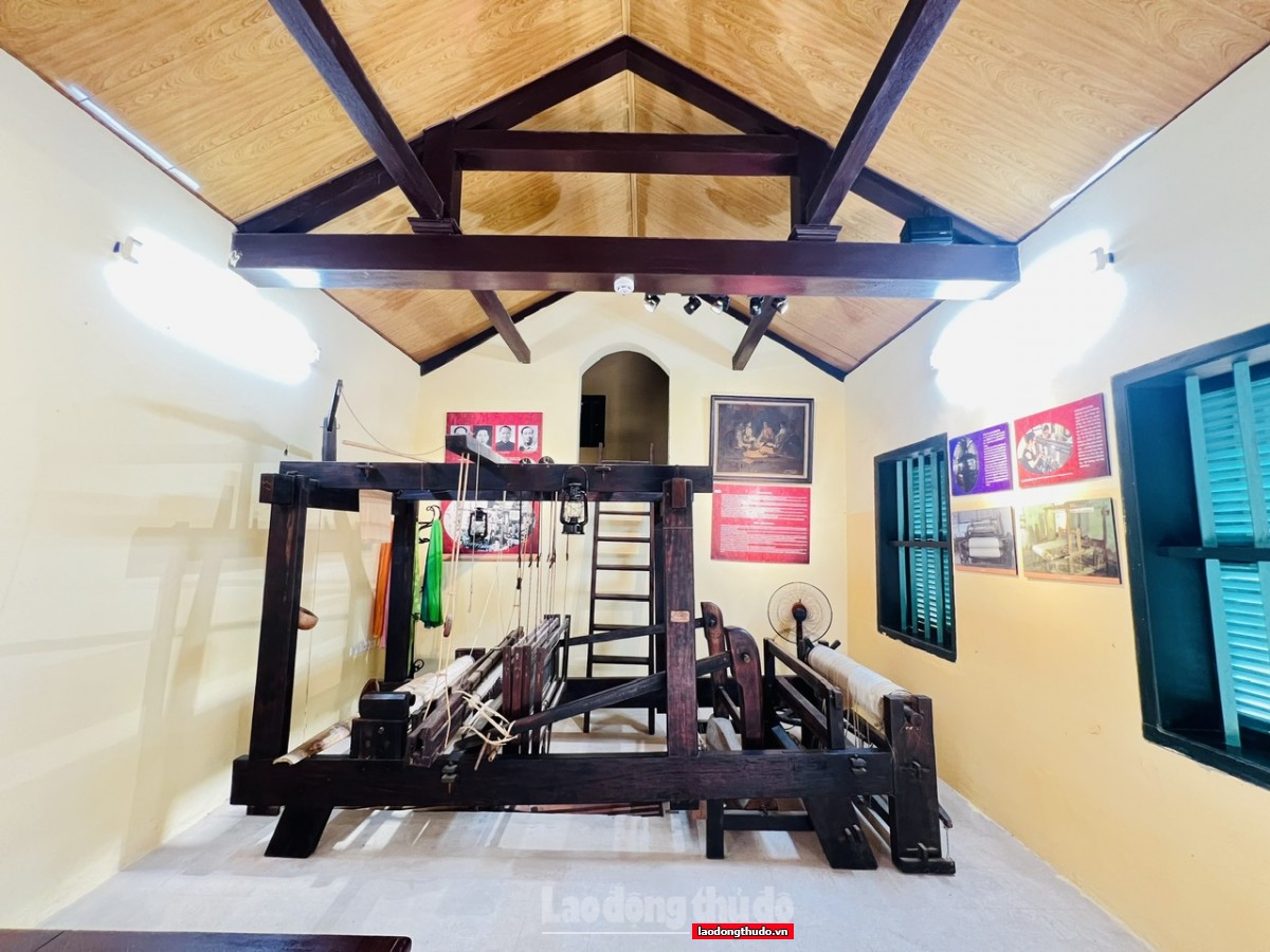 Thăm ngôi nhà cổ, nơi Bác Hồ viết “Lời kêu gọi toàn quốc kháng chiến” Thăm ngôi nhà cổ, nơi Bác Hồ viết “Lời kêu gọi toàn quốc kháng chiến”