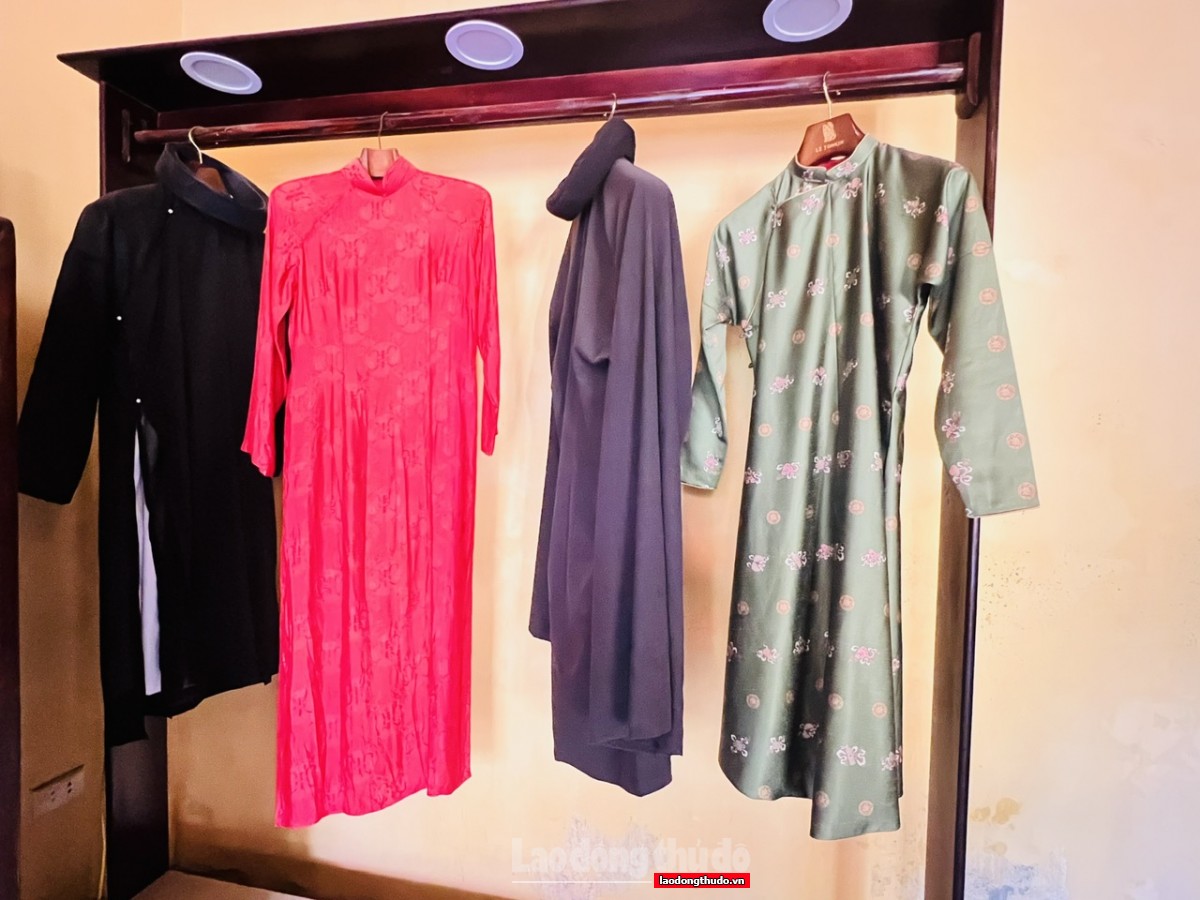 Thăm ngôi nhà cổ, nơi Bác Hồ viết “Lời kêu gọi toàn quốc kháng chiến” Thăm ngôi nhà cổ, nơi Bác Hồ viết “Lời kêu gọi toàn quốc kháng chiến”