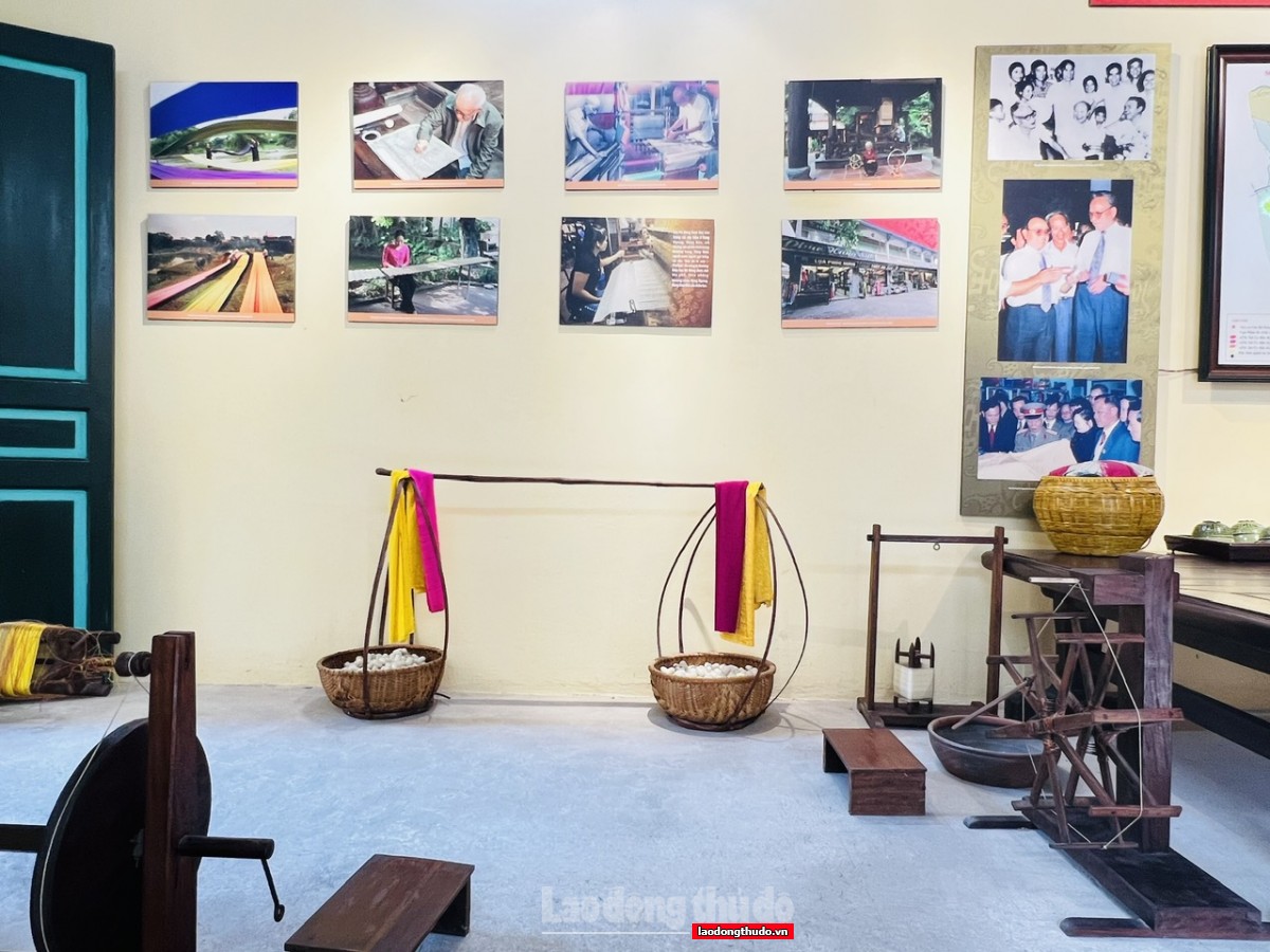 Thăm ngôi nhà cổ, nơi Bác Hồ viết “Lời kêu gọi toàn quốc kháng chiến” Thăm ngôi nhà cổ, nơi Bác Hồ viết “Lời kêu gọi toàn quốc kháng chiến”