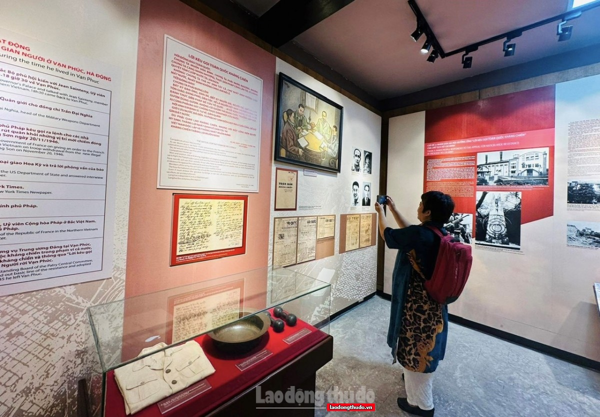 Thăm ngôi nhà cổ, nơi Bác Hồ viết “Lời kêu gọi toàn quốc kháng chiến” Thăm ngôi nhà cổ, nơi Bác Hồ viết “Lời kêu gọi toàn quốc kháng chiến”