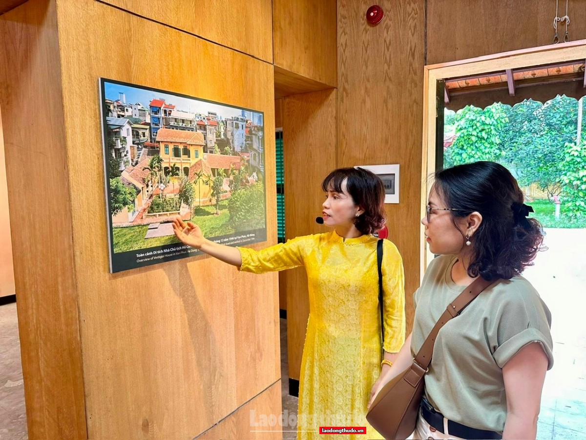 Thăm nơi Bác Hồ viết “Lời kêu gọi toàn quốc kháng chiến” tại làng lụa Vạn Phúc Thăm nơi Bác Hồ viết “Lời kêu gọi toàn quốc kháng chiến” tại làng lụa Vạn Phúc