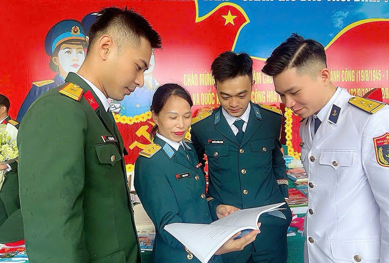 Những nữ quân nhân phòng không - không quân: Bản hùng ca người lính canh trời