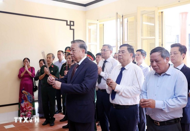 Tổng Bí thư Tô Lâm đến dâng hương và thăm nơi Chủ tịch Hồ Chí Minh soạn thảo “Tuyên ngôn Độc lập”