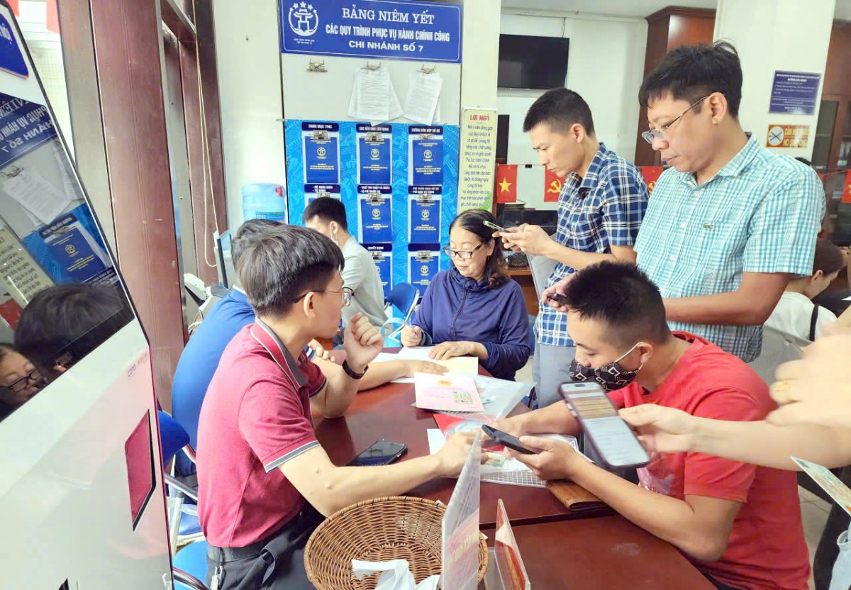 Xây dựng chính quyền hiện đại, phục vụ tốt nhất người dân và doanh nghiệp Xây dựng chính quyền hiện đại, phục vụ tốt nhất người dân và doanh nghiệp