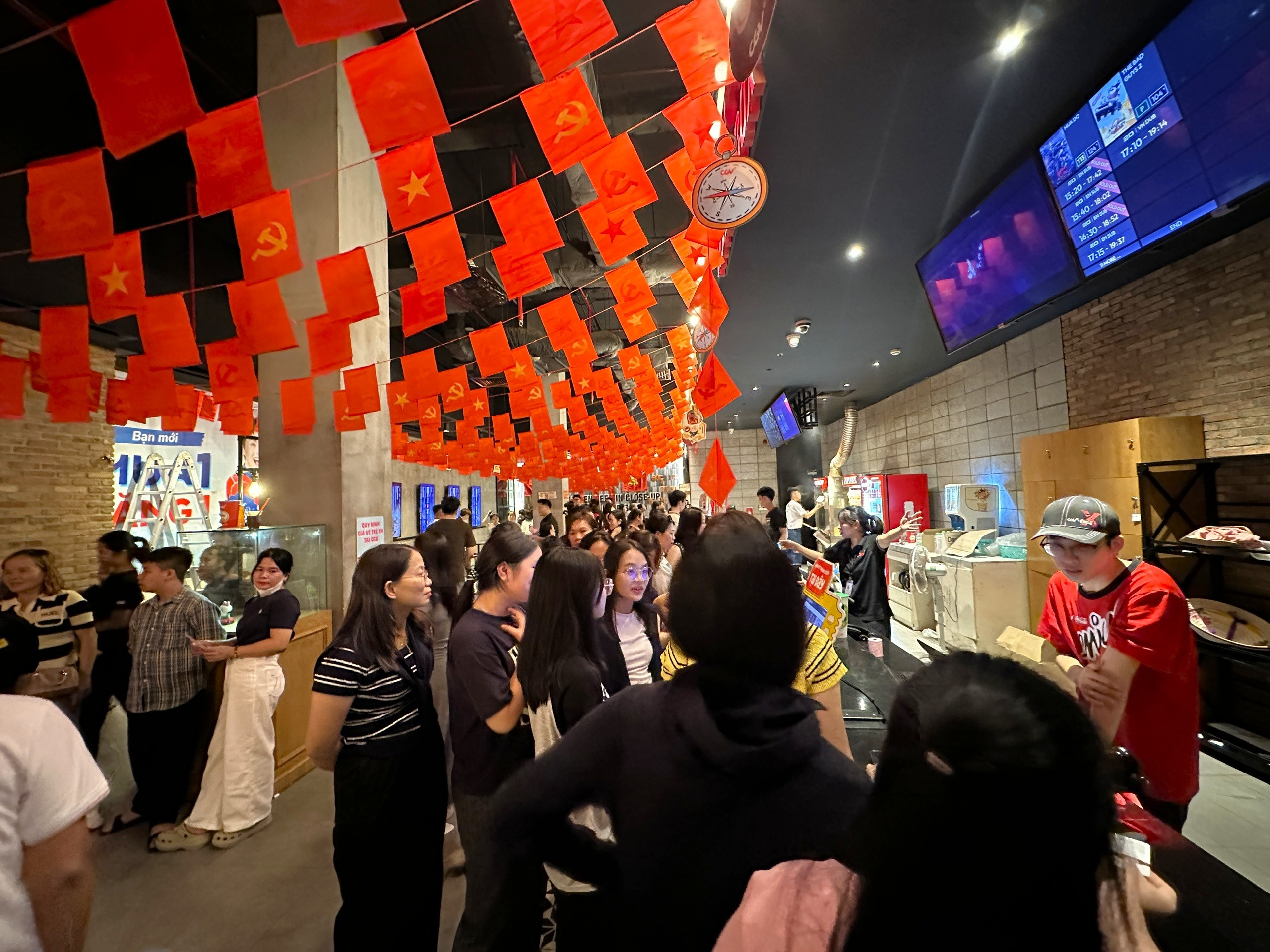 Mưa đỏ, bộ phim làm