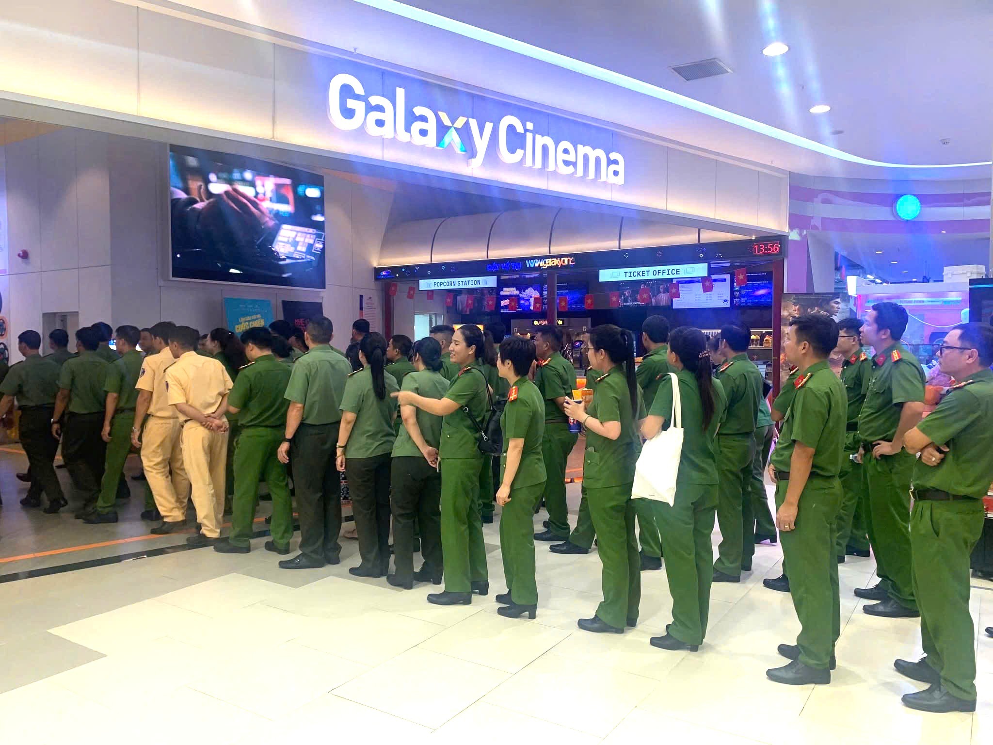 Mưa đỏ, bộ phim làm