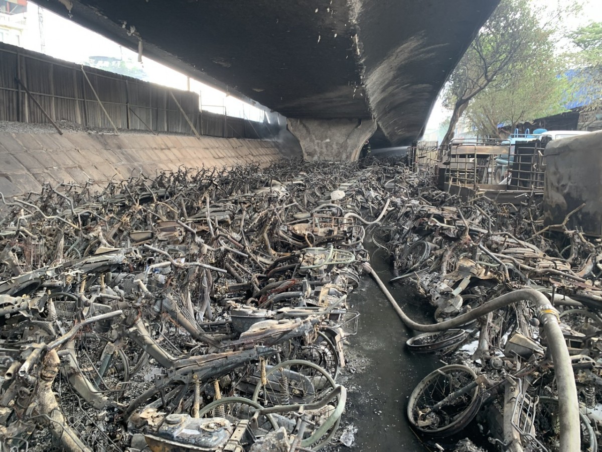 Khẩn trương kiểm định ảnh hưởng vụ cháy bãi trông giữ xe dưới gầm cầu Vĩnh Tuy