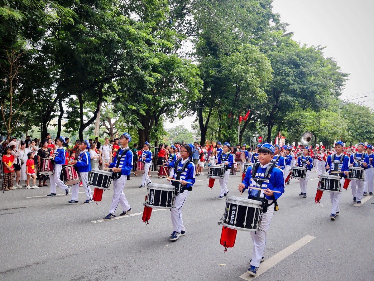 100 học sinh TP.HCM diễu hành âm nhạc tại Hồ Gươm mừng 80 năm Quốc khánh 100 học sinh TP.HCM diễu hành âm nhạc tại Hồ Gươm mừng 80 năm Quốc khánh