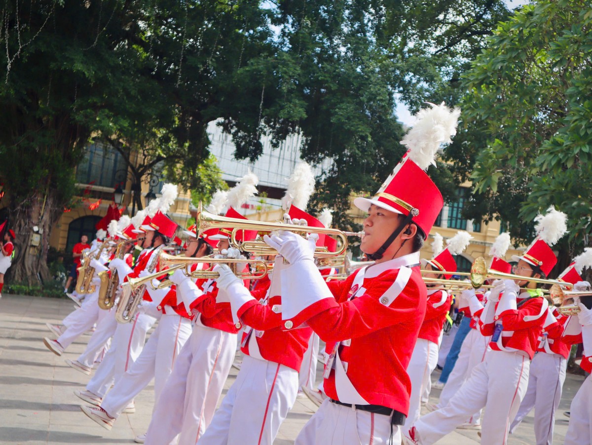 100 học sinh TP.HCM diễu hành âm nhạc tại Hồ Gươm mừng 80 năm Quốc khánh 100 học sinh TP.HCM diễu hành âm nhạc tại Hồ Gươm mừng 80 năm Quốc khánh