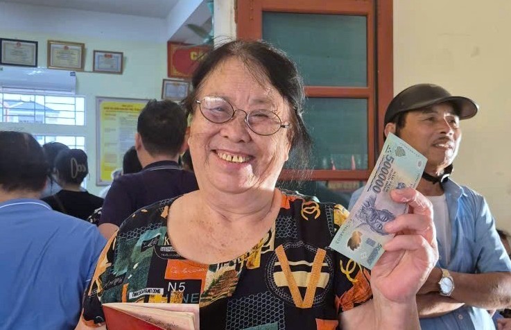 Người dân quê hương Bác phấn khởi nhận quà Quốc khánh