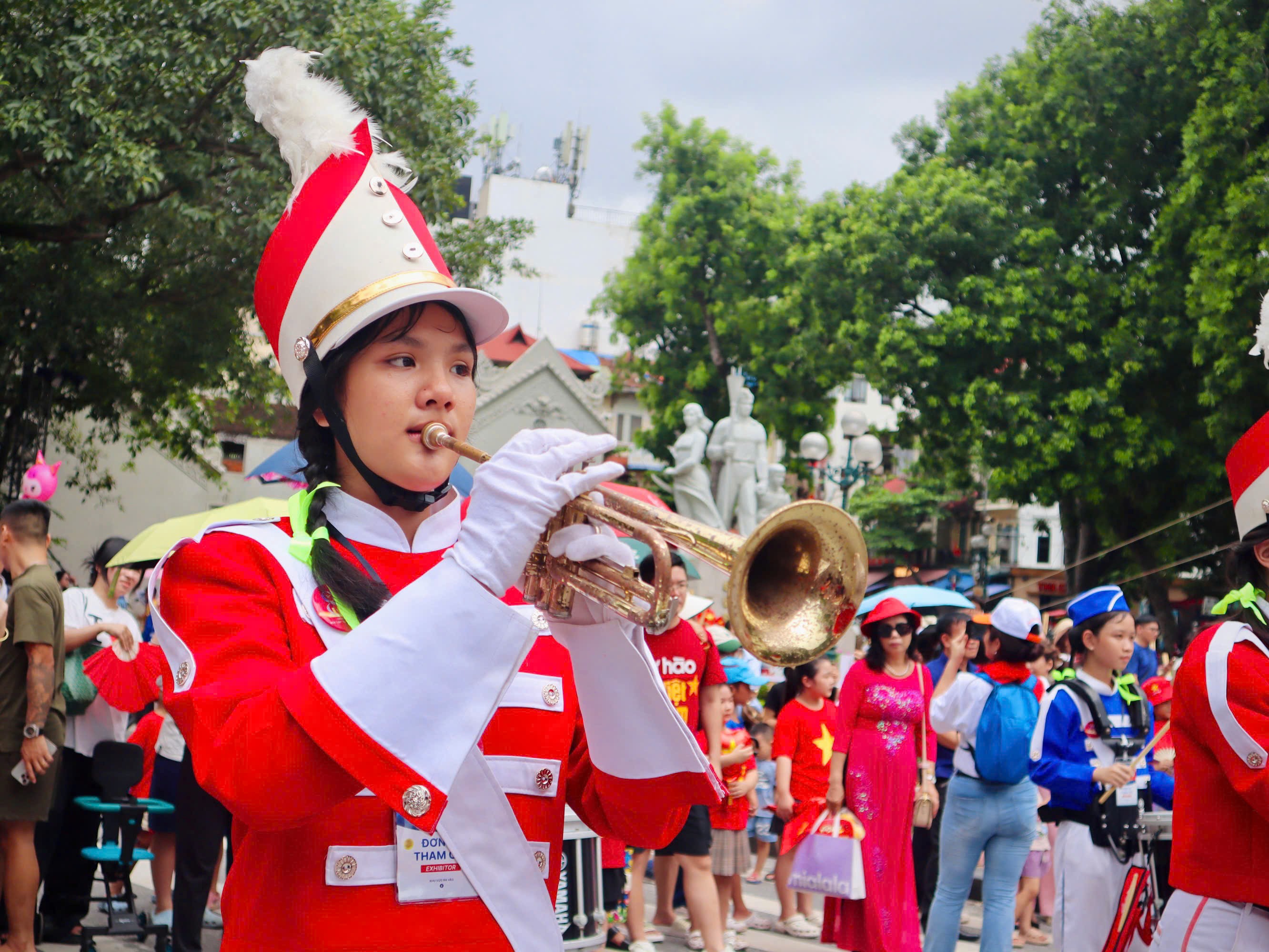 100 học sinh TP.HCM diễu hành âm nhạc tại Hồ Gươm mừng 80 năm Quốc khánh 100 học sinh TP.HCM diễu hành âm nhạc tại Hồ Gươm mừng 80 năm Quốc khánh