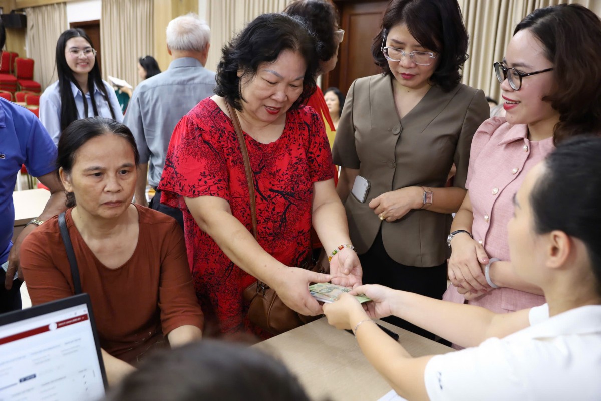 Người dân Thủ đô ấm lòng quà Tết Độc lập Người dân Thủ đô ấm lòng quà Tết Độc lập