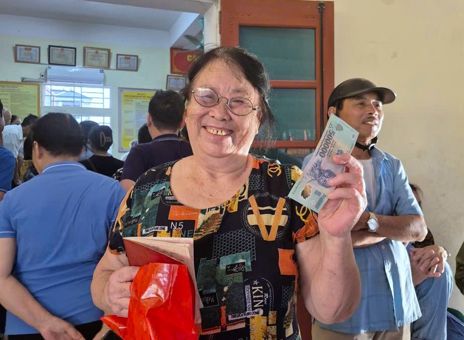 Người dân quê hương Bác phấn khởi nhận quà Quốc khánh