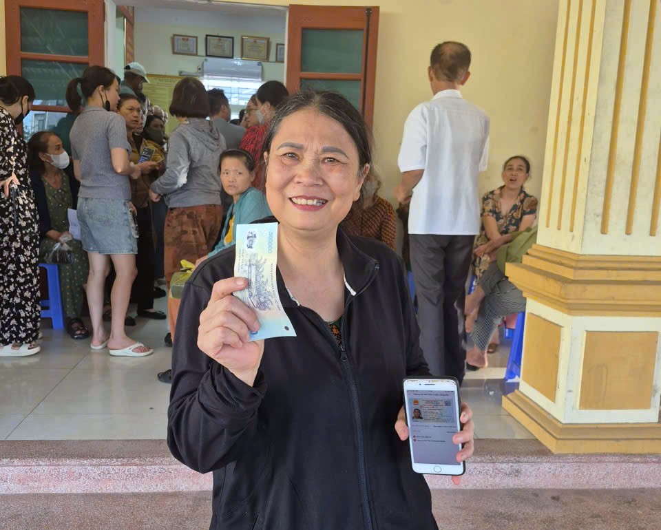 Người dân quê hương Bác phấn khởi nhận quà Quốc khánh