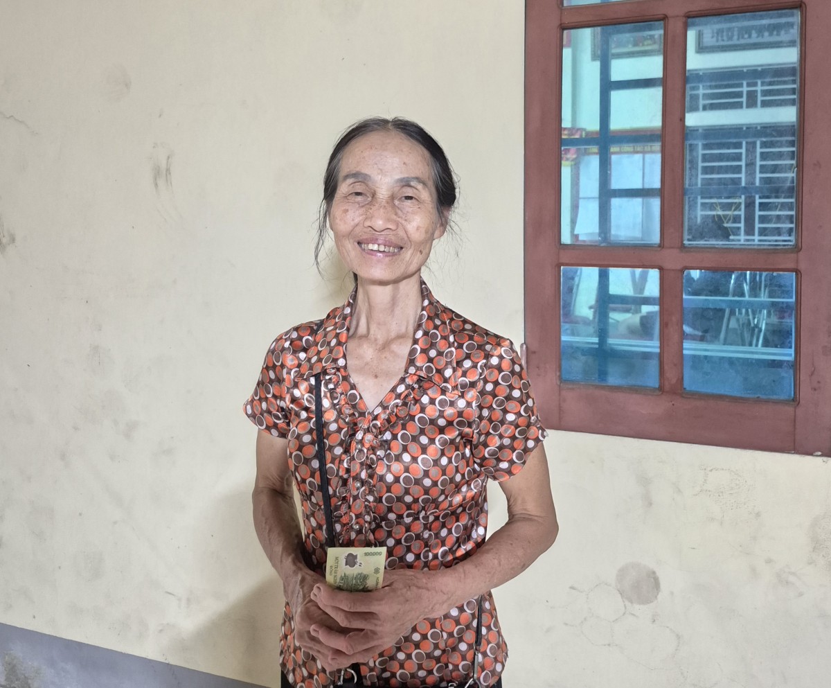 Người dân miền Trung - Tây Nguyên phấn khởi nhận quà Quốc khánh 2/9