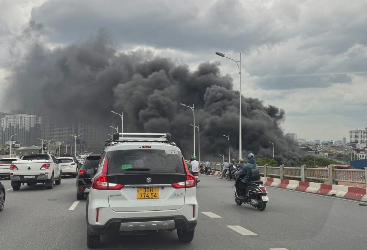 Liên quan vụ cháy lớn dưới chân cầu Vĩnh Tuy: Công trình đảm bảo an toàn