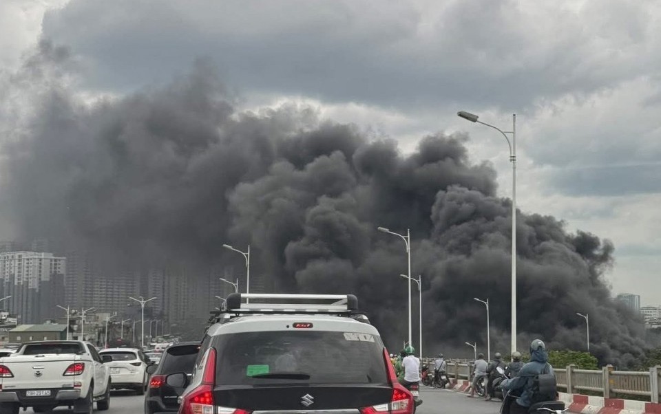 Liên quan vụ cháy lớn dưới chân cầu Vĩnh Tuy: Công trình đảm bảo an toàn