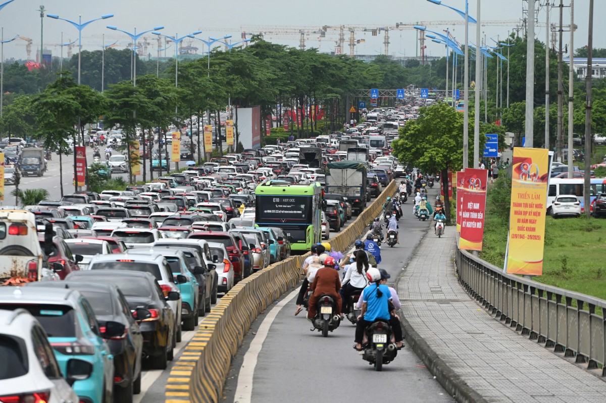 Hạn chế ô tô cá nhân và xe mô tô trên các tuyến đường đến Trung tâm Triển lãm Quốc gia