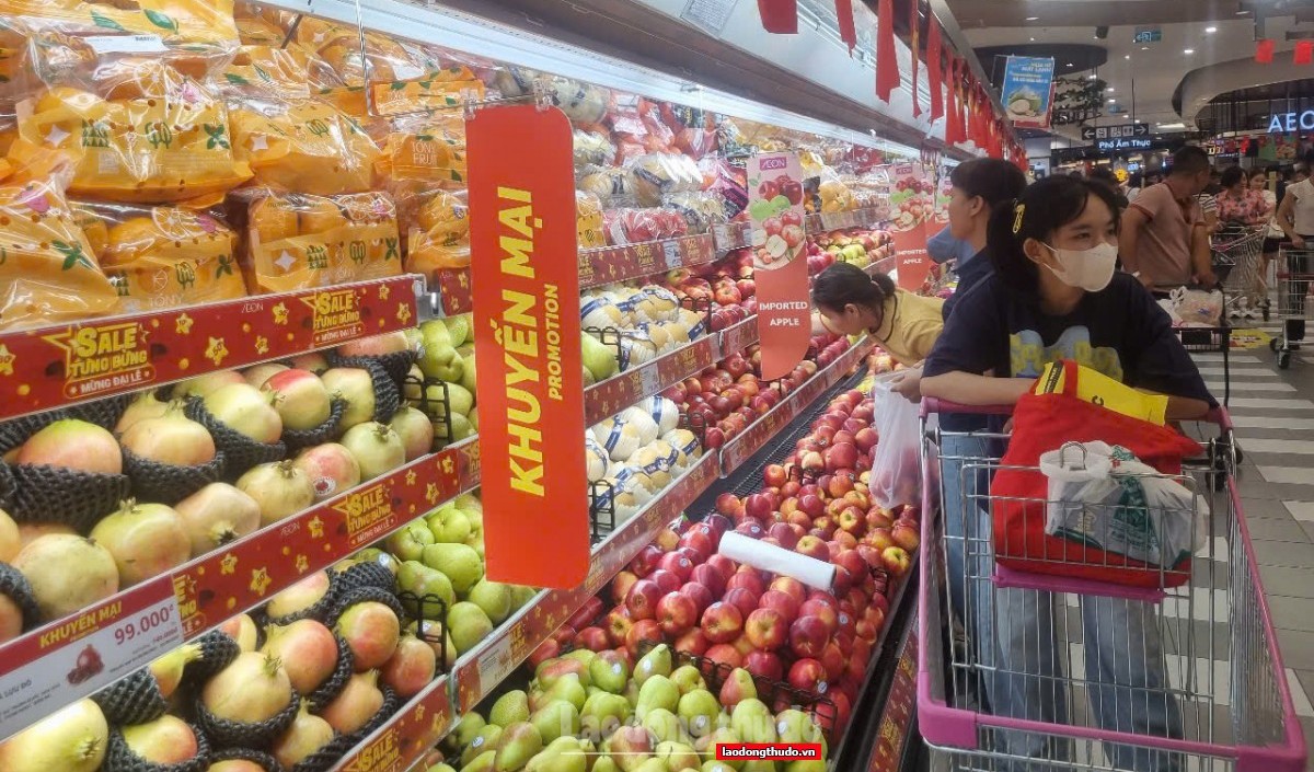 Siêu thị, trung tâm thương mại tung khuyến mãi lớn, bảo đảm hàng hóa phục vụ Đại lễ A80