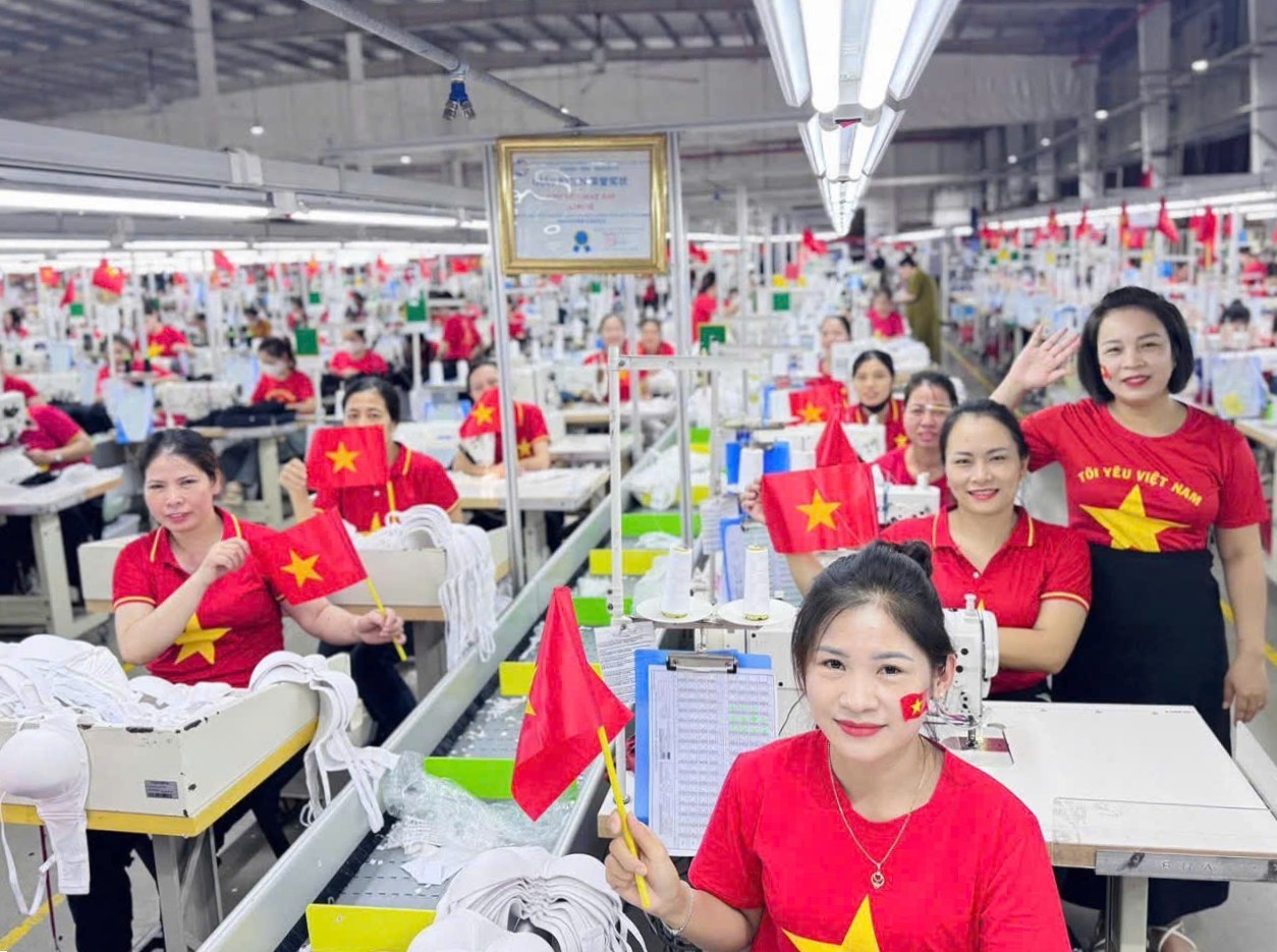 Hào khí Tết Độc lập thổi bùng ngọn lửa tự hào dân tộc trong công nhân lao động