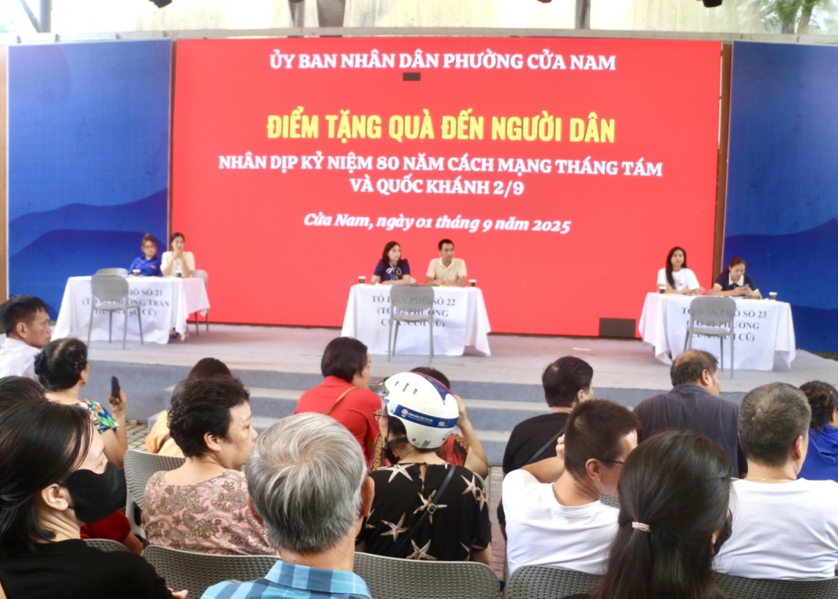 Người dân phường Cửa Nam: “Vui lắm khi nhận quà Tết Độc lập”