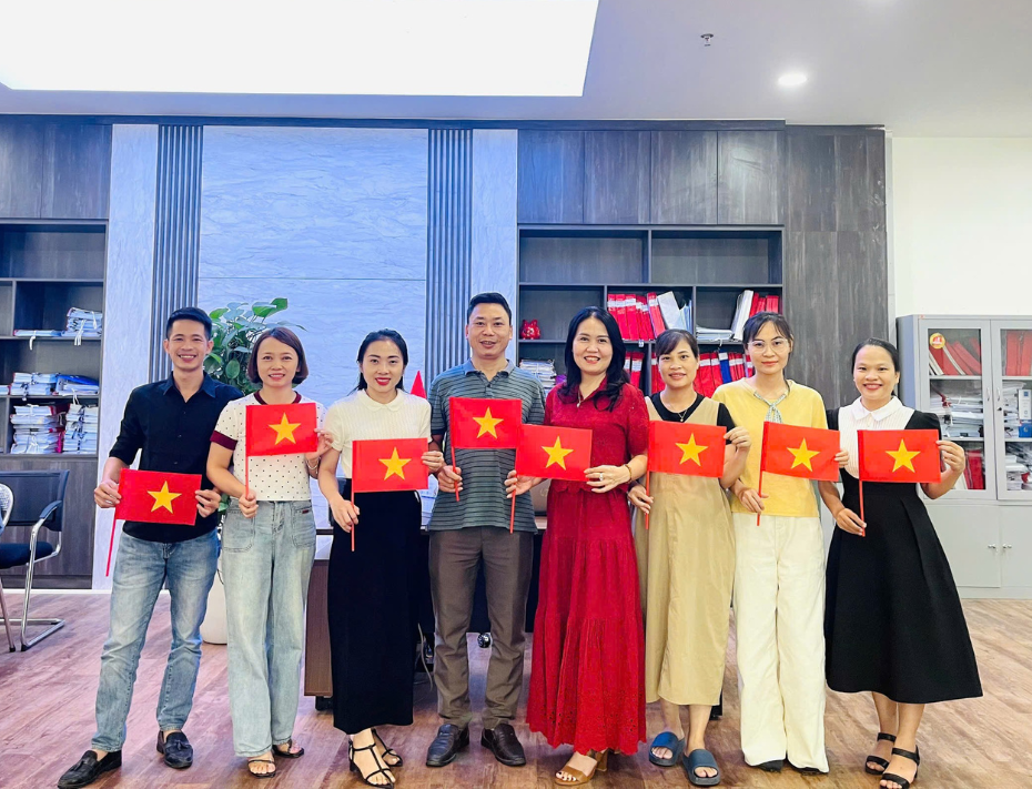 Rực rỡ cờ đỏ sao vàng trên quê hương cách mạng Nghệ An