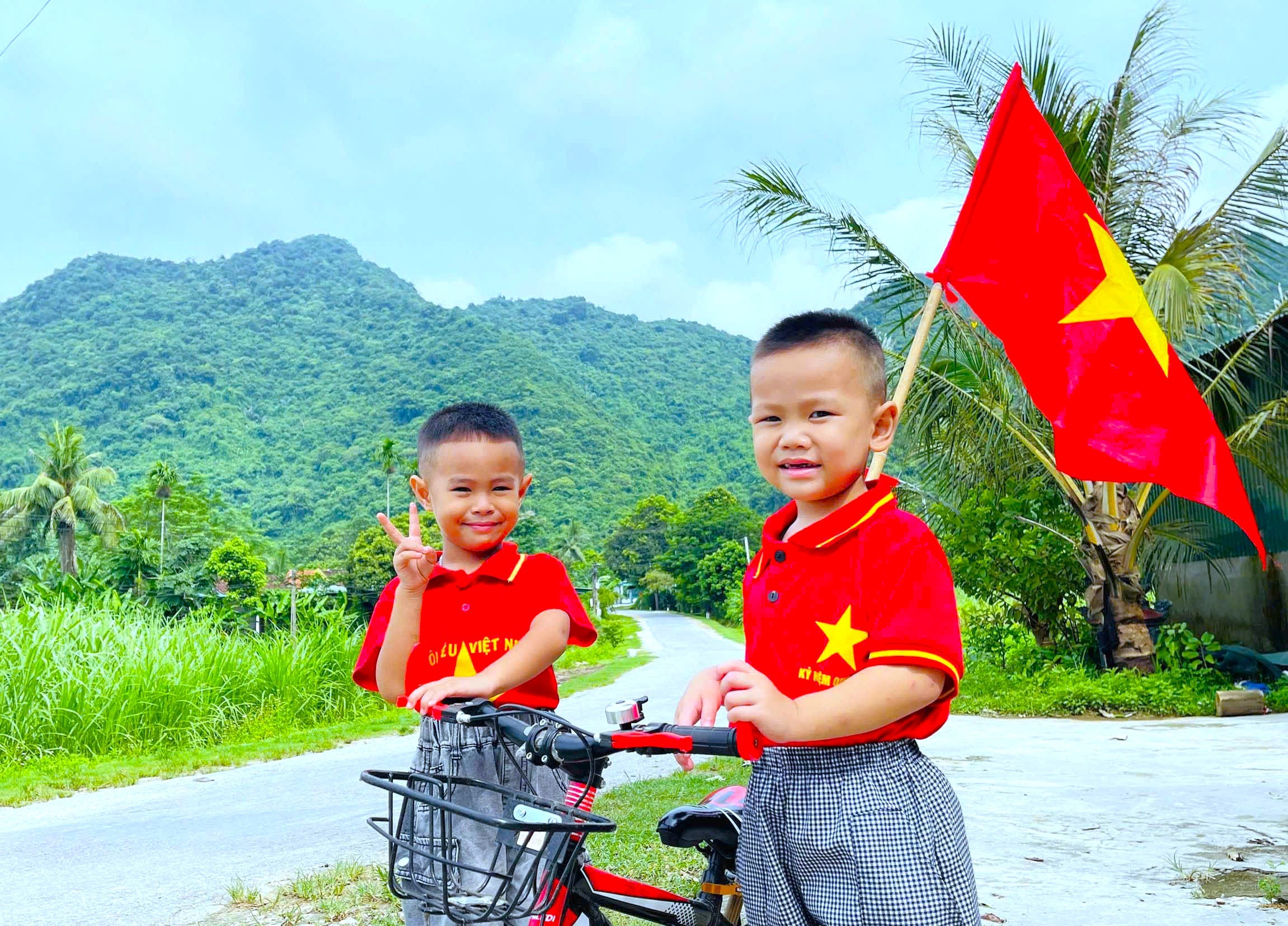 Rực rỡ cờ đỏ sao vàng trên quê hương cách mạng Nghệ An