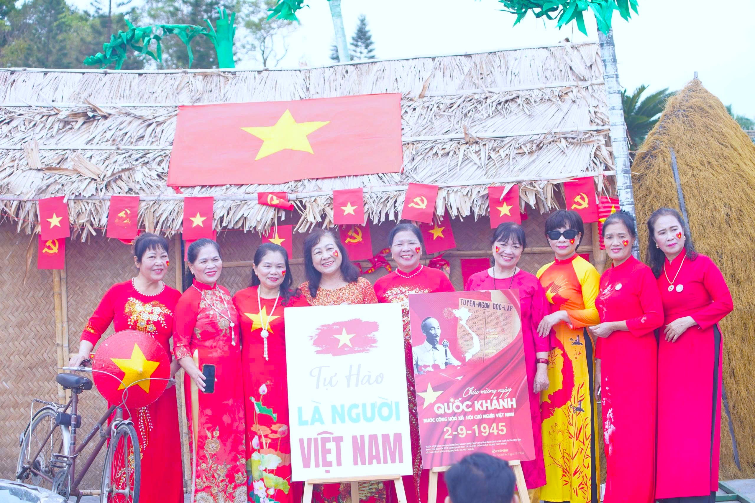 Rực rỡ cờ đỏ sao vàng trên quê hương cách mạng Nghệ An