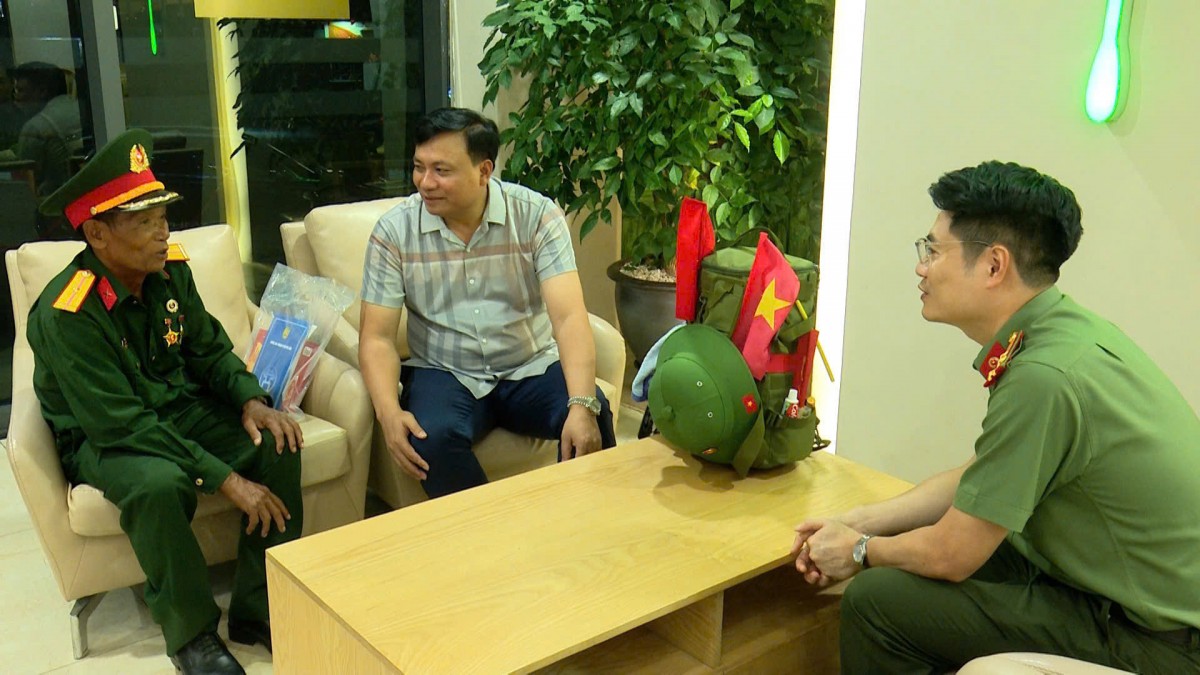 Công an Thủ đô tạo điều kiện để cựu chiến binh dự lễ kỷ niệm Quốc khánh 2/9 Công an Thủ đô tạo điều kiện để cựu chiến binh dự lễ kỷ niệm Quốc khánh 2/9