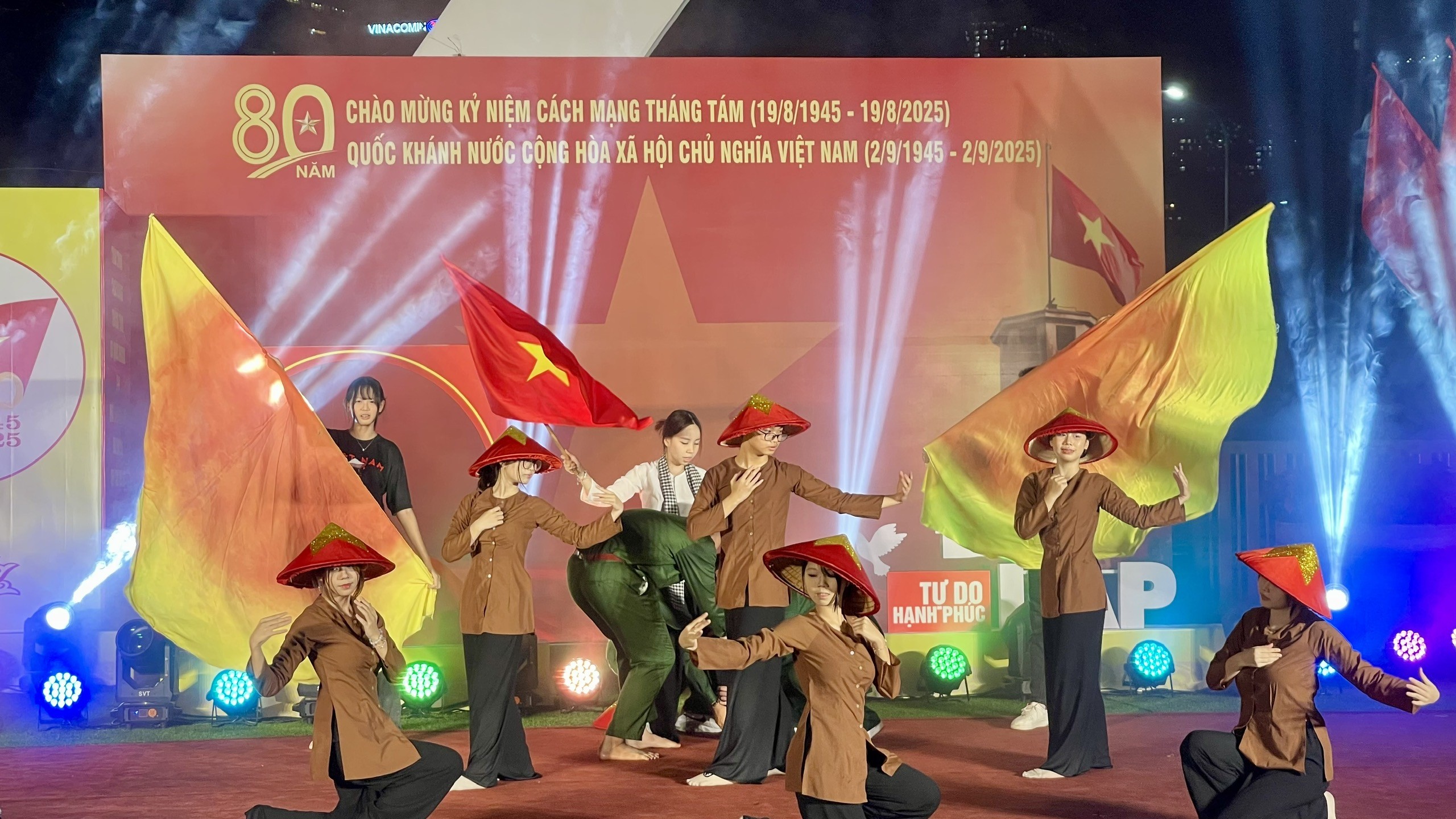 Cầu Giấy: Sôi nổi chương trình văn nghệ chào mừng 80 năm Quốc khánh 2/9