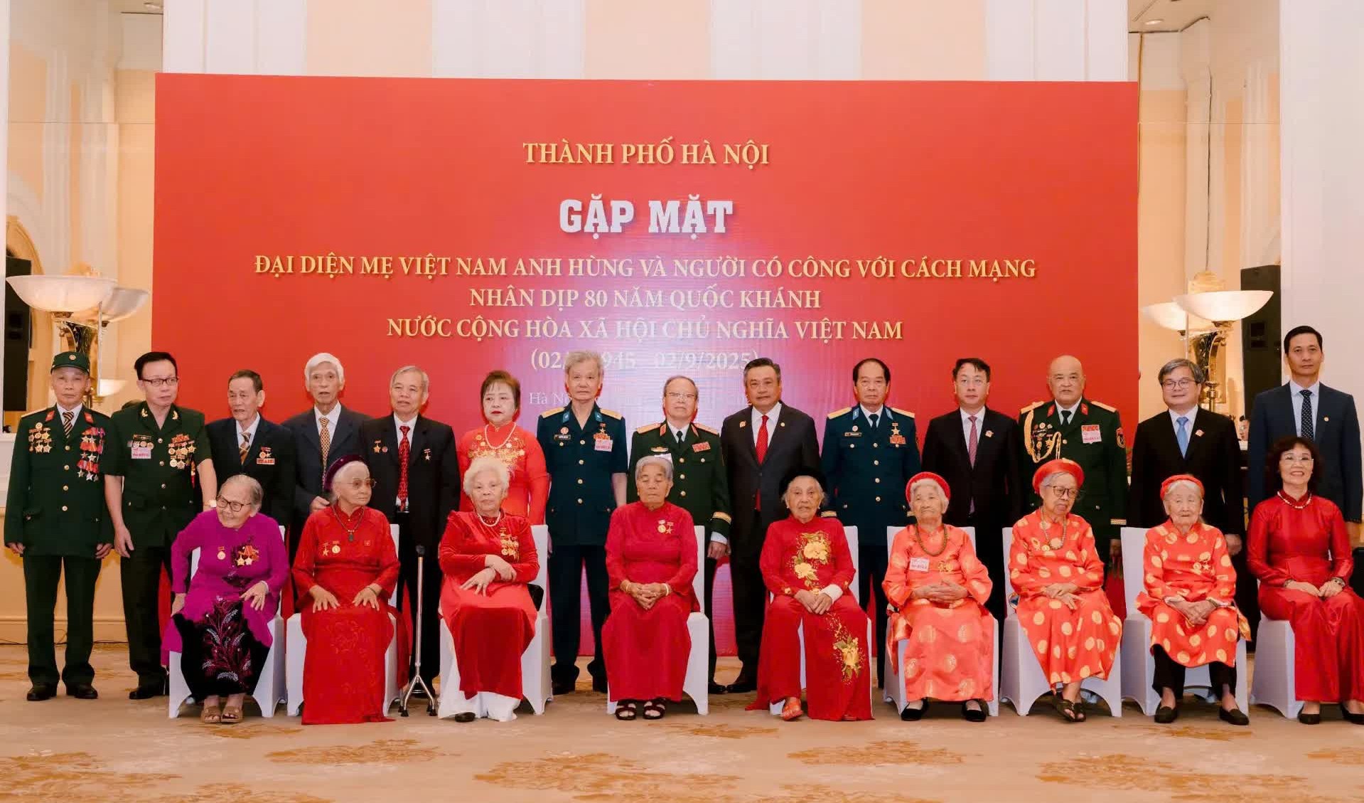 Chủ tịch UBND thành phố Hà Nội Trần Sỹ Thanh gặp mặt người có công tiêu biểu dự Đại lễ A80